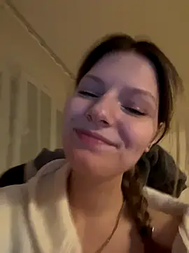 Snapshot of MaryHiggins chatting on 12-13-25, 08:04 MaryHiggins online show from 12-13-25, 08:04