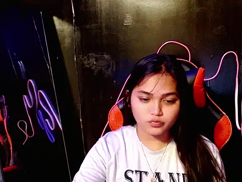 Snapshot of EmpressYna chatting on 05-06-26, 03:16 EmpressYna online show from 05-06-26, 03:16