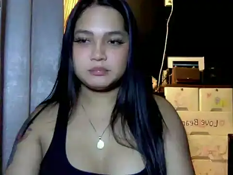 Snapshot of EmpressYna chatting on 05-08-26, 02:54 EmpressYna online show from 05-08-26, 02:54