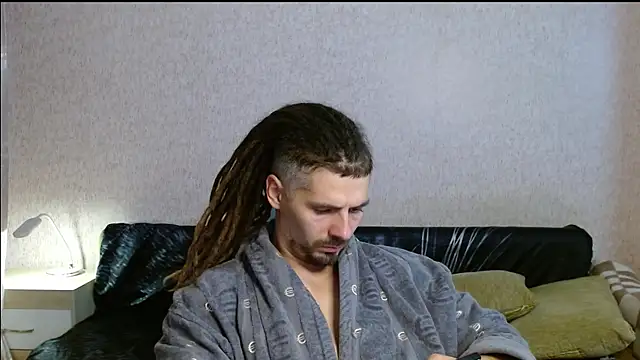 Aestheticguy101 online show from 10-29-25, 05:23