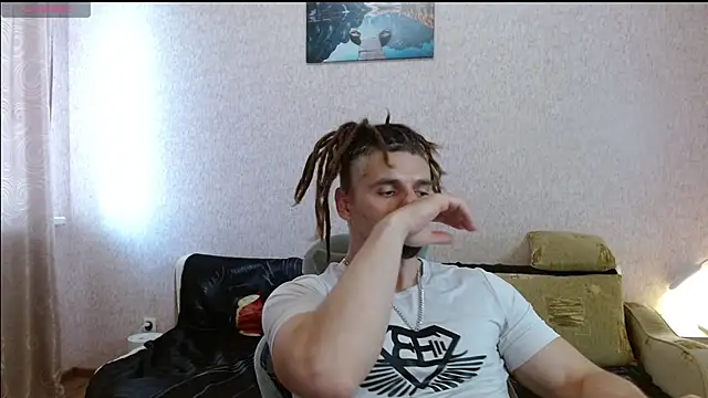 Snapshot of Aestheticguy101 chatting on 06-11-26, 02:58 Aestheticguy101 online show from 06-11-26, 02:58