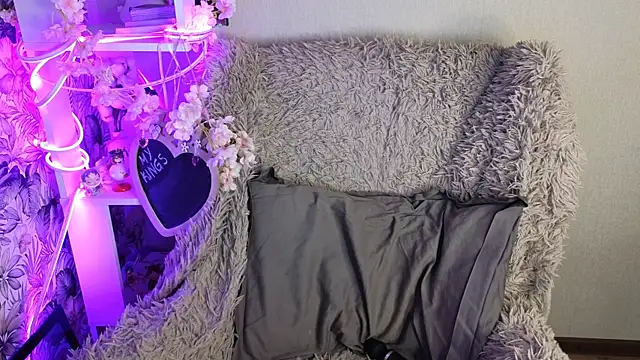 sarakaell online show from 09-19-25, 01:48