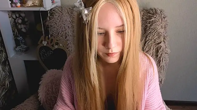 Snapshot of sarakaell chatting on 07-24-26, 01:56 sarakaell online show from 07-24-26, 01:56