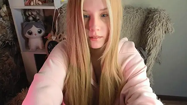 Snapshot of sarakaell chatting on 05-13-26, 01:45 sarakaell online show from 05-13-26, 01:45