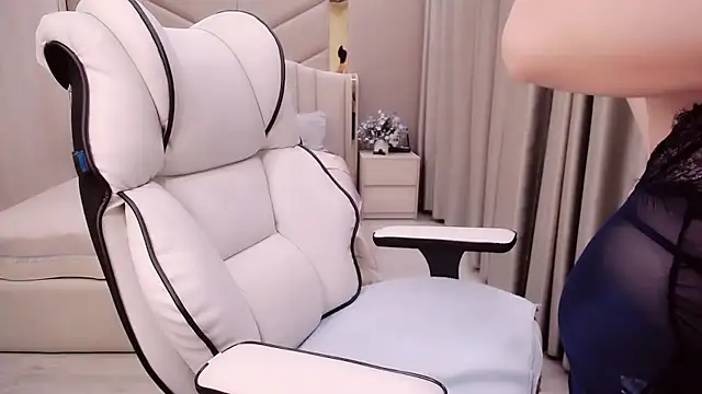 Girl  Funny online show from 06-30-26, 03:56