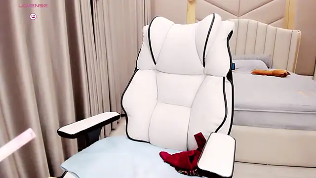 Girl  Funny online show from 10-02-25, 06:22