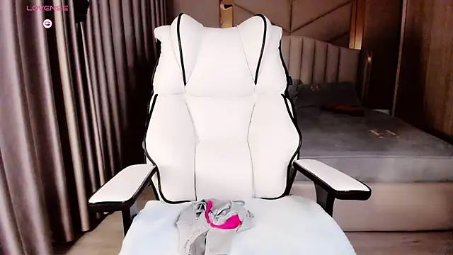 Girl  Funny online show from 10-16-25, 06:38