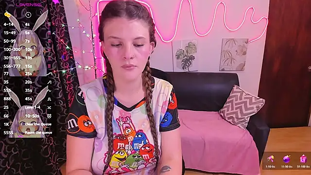 MillySandlerr online show from 12-21-25, 01:46