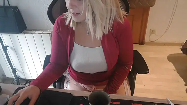 bekka   online show from 10-13-25, 08:27