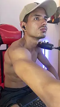 Snapshot of diego_latino chatting on 10-10-25, 09:37 diego latino online show from 10-10-25, 09:37