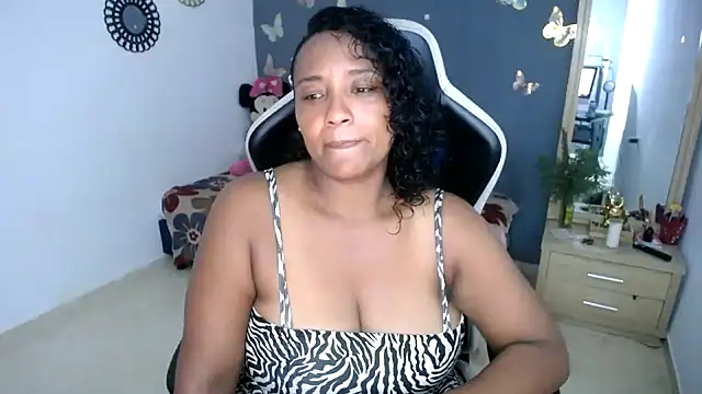 Snapshot of marysol83 chatting on 06-05-26, 02:38 marysol83 online show from 06-05-26, 02:38
