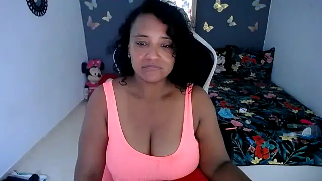 Snapshot of marysol83 chatting on 06-12-26, 03:04 marysol83 online show from 06-12-26, 03:04