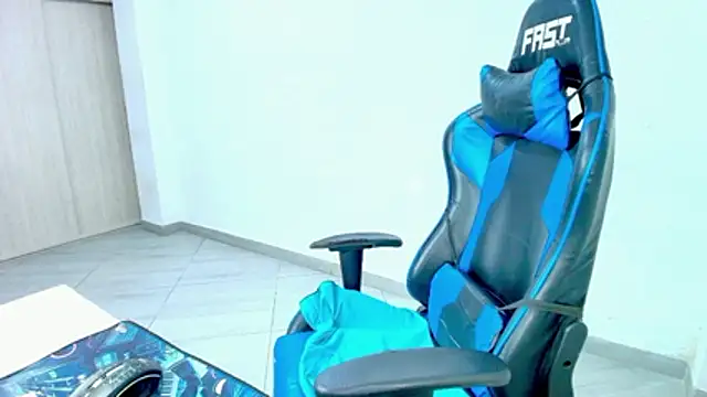 Snapshot of sophiax-x chatting on 02-25-26, 02:56 sophiax-x online show from 02-25-26, 02:56