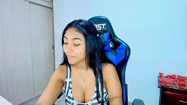 sophiax-x online show from 12-20-25, 01:14