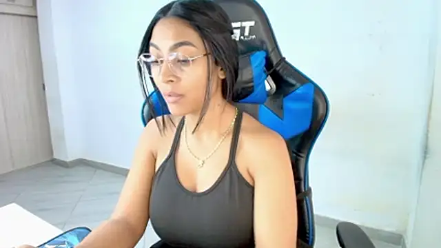 Snapshot of sophiax-x chatting on 02-10-26, 07:13 sophiax-x online show from 02-10-26, 07:13