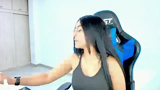 Snapshot of sophiax-x chatting on 02-25-26, 05:35 sophiax-x online show from 02-25-26, 05:35