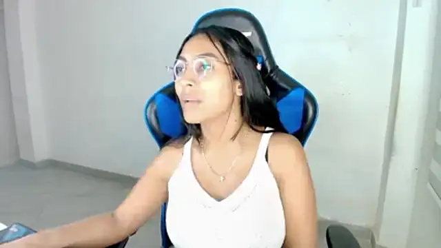 Snapshot of sophiax-x chatting on 02-19-26, 01:13 sophiax-x online show from 02-19-26, 01:13