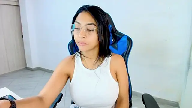 Snapshot of sophiax-x chatting on 03-01-26, 01:33 sophiax-x online show from 03-01-26, 01:33