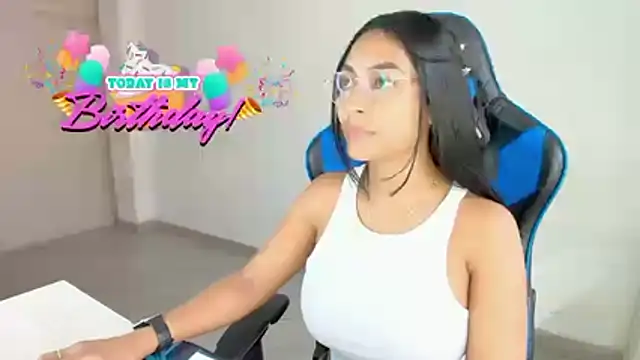 Snapshot of sophiax-x chatting on 02-12-26, 03:12 sophiax-x online show from 02-12-26, 03:12