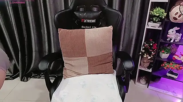 Yuki-yio online show from 03-25-26, 01:17