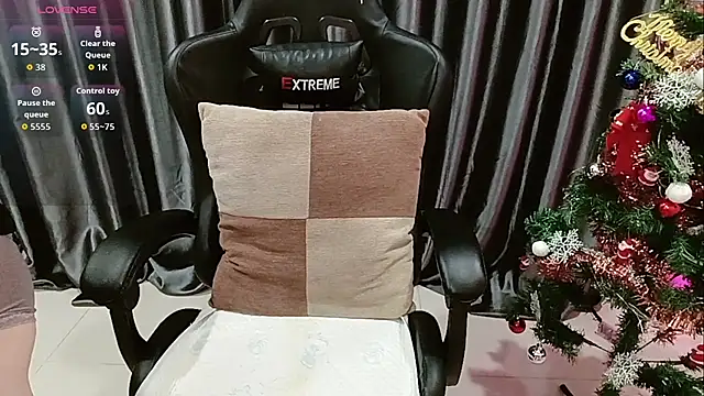 Yuki-yio online show from 12-20-25, 01:19