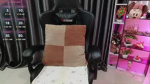 Yuki-yio online show from 10-27-25, 01:50