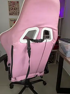 Emma Wish online show from 12-19-25, 04:31