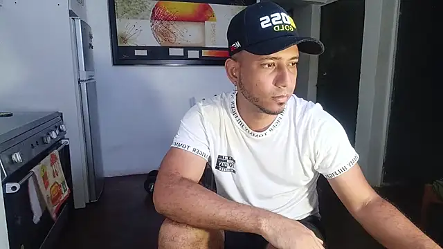 Snapshot of thommerxxx chatting on 05-28-26, 01:50 thommerxxx online show from 05-28-26, 01:50