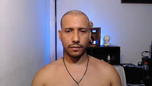 Snapshot of thommerxxx chatting on 06-10-26, 06:20 thommerxxx online show from 06-10-26, 06:20