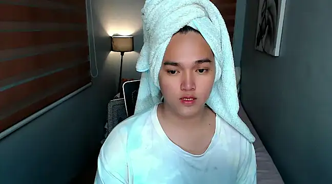 MoaningKylie online show from 12-17-24, 09:07