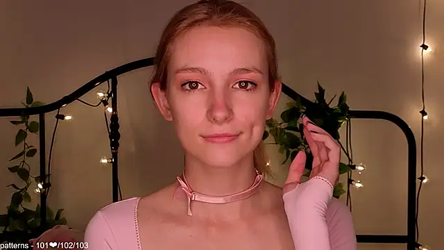 Snapshot of berrry_girl chatting on 05-15-26, 11:52 berrry girl online show from 05-15-26, 11:52