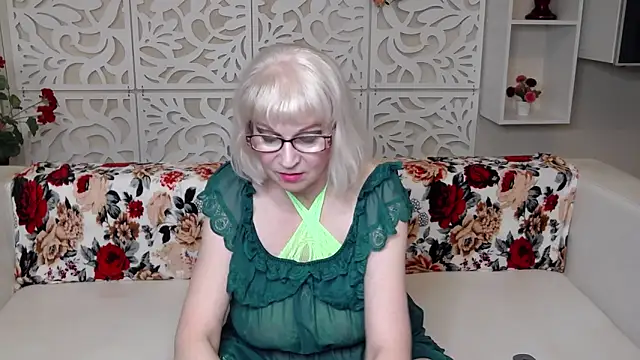 Snapshot of SquirtingMom chatting on 04-22-26, 06:58 SquirtingMom online show from 04-22-26, 06:58