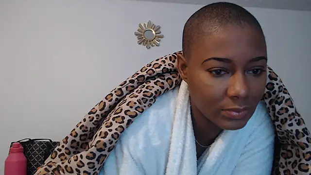 Snapshot of HoneyDripHer chatting on 12-06-24, 10:43 HoneyDripHer online show from 12-06-24, 10:43