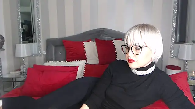 Snapshot of LuanaColucci chatting on 12-23-24, 05:32 LuanaColucci online show from 12-23-24, 05:32