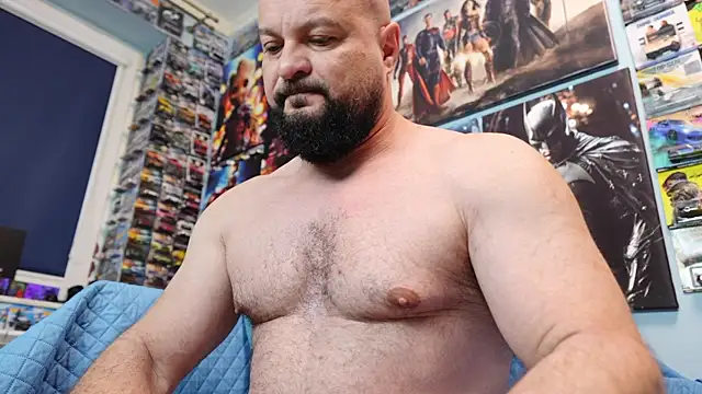 Snapshot of Muscle_Bear chatting on 04-19-26, 04:46 Muscle Bear online show from 04-19-26, 04:46