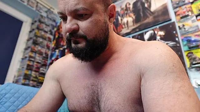 Snapshot of Muscle_Bear chatting on 03-17-26, 05:21 Muscle Bear online show from 03-17-26, 05:21
