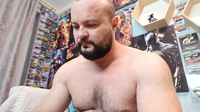 Muscle Bear online show from 12-20-25, 06:05