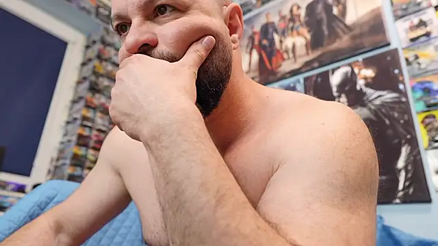 Snapshot of Muscle_Bear chatting on 04-25-26, 06:38 Muscle Bear online show from 04-25-26, 06:38
