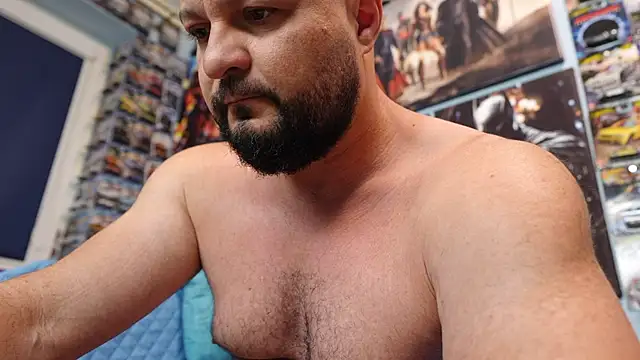 Snapshot of Muscle_Bear chatting on 06-12-26, 03:26 Muscle Bear online show from 06-12-26, 03:26