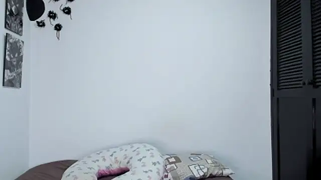 Abby Saenz01 online show from 10-23-25, 06:39