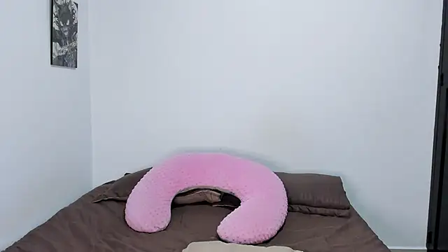 Abby Saenz01 online show from 11-05-25, 06:44