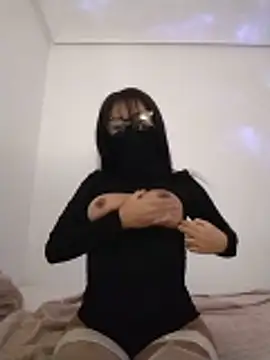 Snapshot of sarahvergen chatting on 02-15-26, 07:02 sarahvergen online show from 02-15-26, 07:02