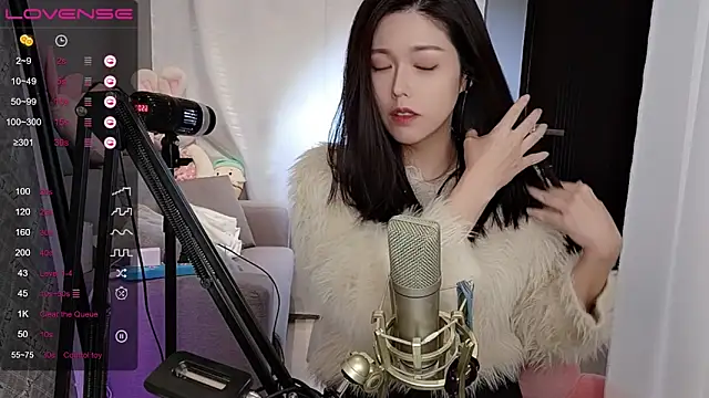 tw lala online show from 12-17-24, 04:11