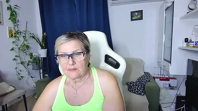 Snapshot of Selenna57 chatting on 04-06-26, 05:14 Selenna57 online show from 04-06-26, 05:14