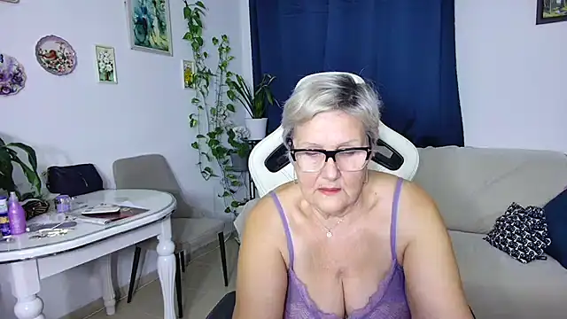 Snapshot of Selenna57 chatting on 02-03-26, 06:35 Selenna57 online show from 02-03-26, 06:35