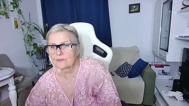 Snapshot of Selenna57 chatting on 04-16-26, 05:03 Selenna57 online show from 04-16-26, 05:03