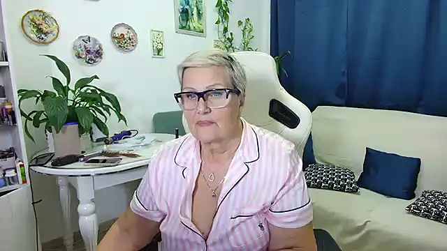 Selenna57 online show from 12-19-25, 07:16