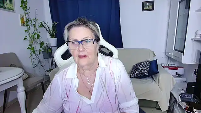 Snapshot of Selenna57 chatting on 03-29-26, 06:20 Selenna57 online show from 03-29-26, 06:20