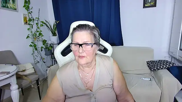 Snapshot of Selenna57 chatting on 03-26-26, 06:50 Selenna57 online show from 03-26-26, 06:50