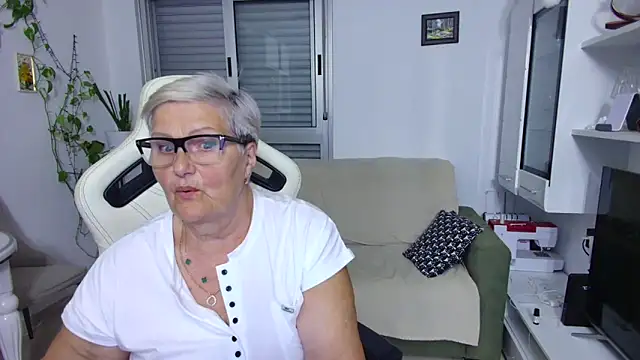 Snapshot of Selenna57 chatting on 05-19-26, 05:53 Selenna57 online show from 05-19-26, 05:53